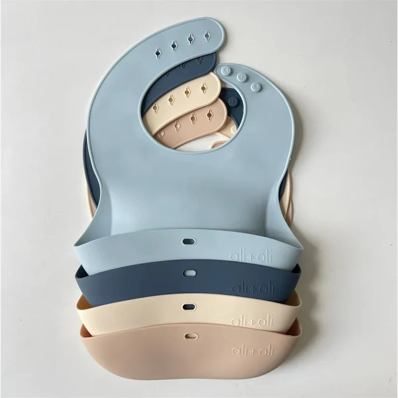 Ali+Oli Silicone Baby Bib Roll Up & Stay Closed (Sky) - Image 4