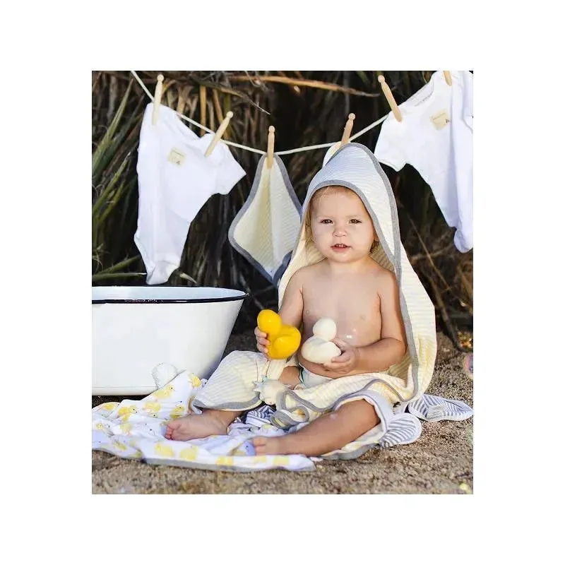 Burt's Bees Set Of 2 Little Ducks Hooded Towels Sunshine Hanger - Image 3