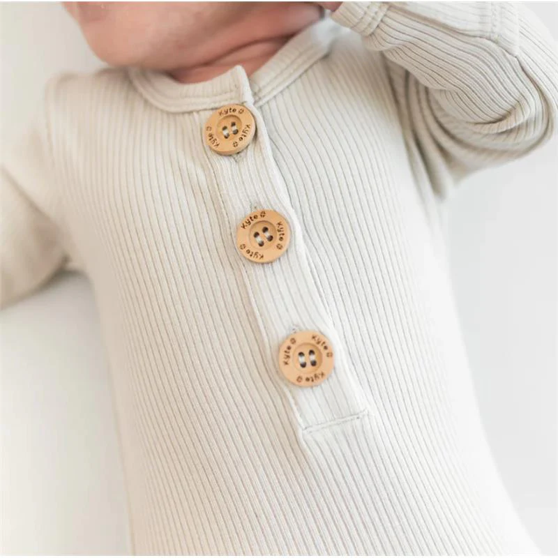 Kyte Baby - Ribbed Knotted Gown With Hat Set In Oat - Image 3