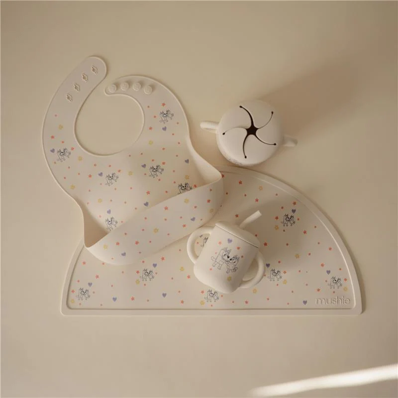 Mushie - Bluey X Mushie Silicone Baby Bib, Bluey Ivory - Image 4
