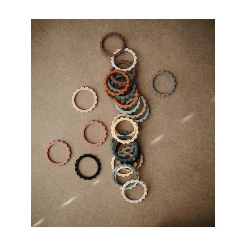 Mushie - Flower Teething Bracelet 3-Pack (Dried Thyme/Berry/Natural) - Image 3