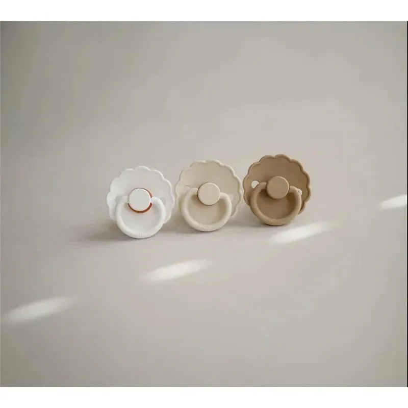 Mushie Frigg Daisy Natural Rubber Pacifier Sandstone - Image 3