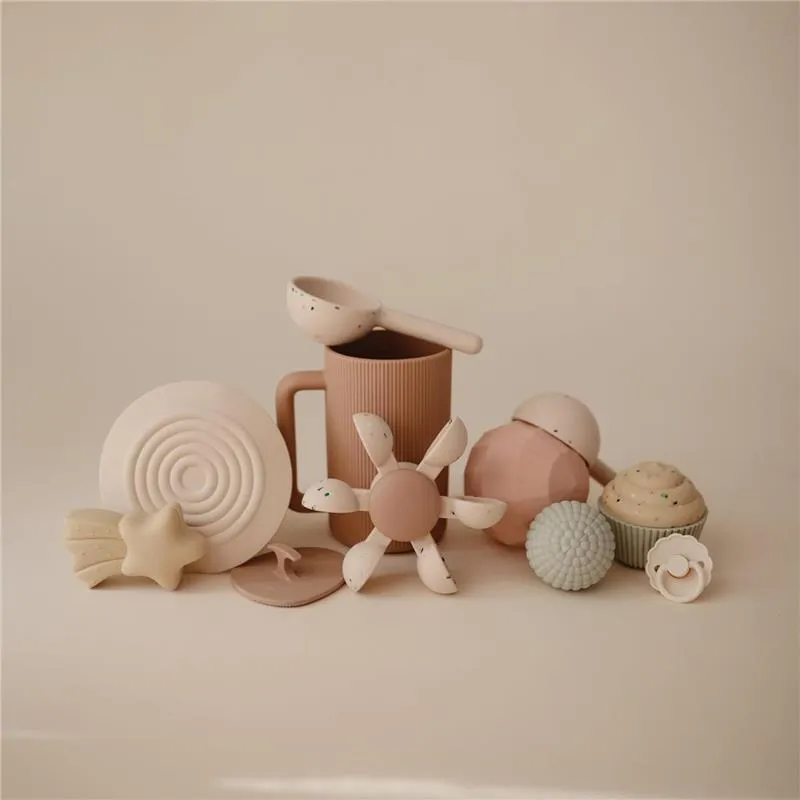 Mushie - Silicone Drain Stopper 2-Pk, Dried Thyme/Shifting Sand - Image 4